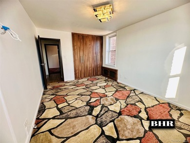 Sheepshead Bay .... Fully renovated 2-bedroom, 1-bath apartment - photo 11