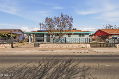 Charming and well-maintained property offering a 3-bedrooms with