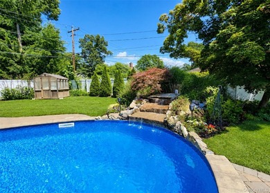 Welcome to 15 Seabrook Lane, Stony Brook A Masterfully Expanded - photo 23