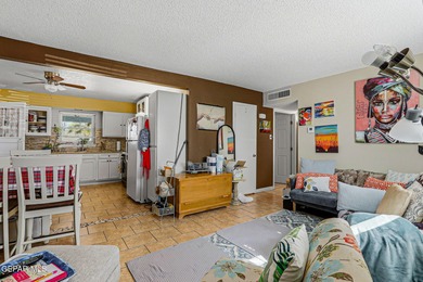 Charming and well-maintained property offering a 3-bedrooms with