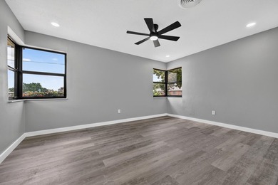 Discover this charming home featuring 3 bedrooms and 2 bathrooms - photo 24