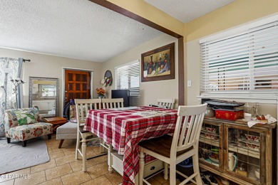 Charming and well-maintained property offering a 3-bedrooms with