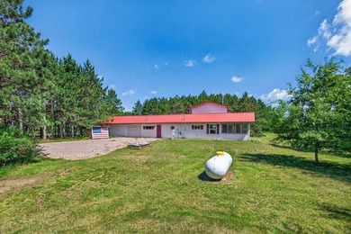 Escape to the peace and privacy of the countryside with this - photo 41