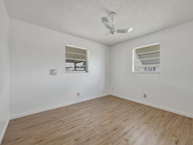 Rare opportunity to own a single-family home in South Florida - photo 12