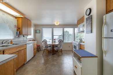 Exciting & constantly changing ocean views from this successful - photo 14
