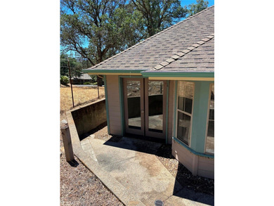 Welcome to your dream home nestled in the serene community of - photo 3