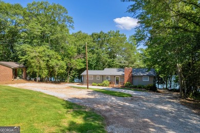 Welcome to beautiful Lake Hartwell. This remodeled lakefront - photo 11