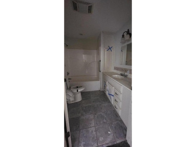 Spacious 2 bedroom, 2 bath home with office near World Famous