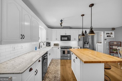 Welcome to beautiful Lake Hartwell. This remodeled lakefront - photo 19