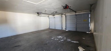 Spacious 2 bedroom, 2 bath home with office near World Famous