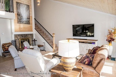 Beautifully upgraded & fully furnished, this 3-bedroom, 3-bath - photo 20