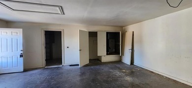 Spacious 2 bedroom, 2 bath home with office near World Famous