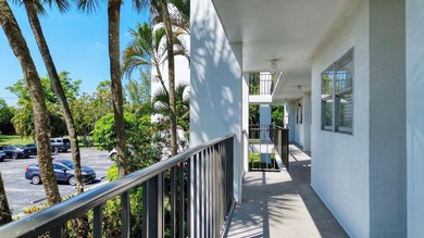 Beautifully maintained 2nd-floor 1-bedroom, 1.5-bath condo with - photo 21