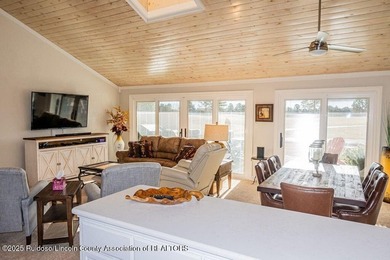 Beautifully upgraded & fully furnished, this 3-bedroom, 3-bath - photo 25