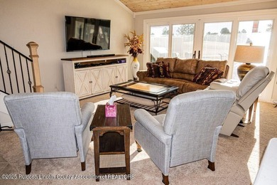 Beautifully upgraded & fully furnished, this 3-bedroom, 3-bath - photo 26