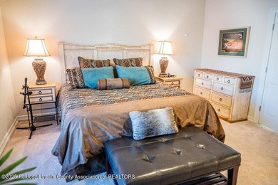 Beautifully upgraded & fully furnished, this 3-bedroom, 3-bath - photo 36