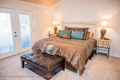 Beautifully upgraded & fully furnished, this 3-bedroom, 3-bath - photo 38