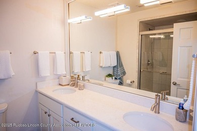 Beautifully upgraded & fully furnished, this 3-bedroom, 3-bath - photo 40