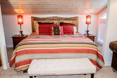 Beautifully upgraded & fully furnished, this 3-bedroom, 3-bath - photo 45