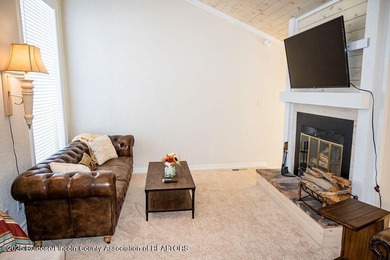 Beautifully upgraded & fully furnished, this 3-bedroom, 3-bath - photo 48