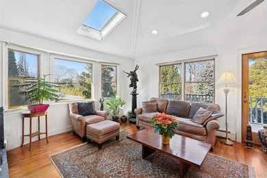 Exceptional Westhampton Retreat with Timeless Elegance Discover - photo 4