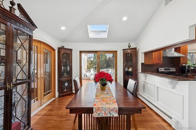 Exceptional Westhampton Retreat with Timeless Elegance Discover - photo 6