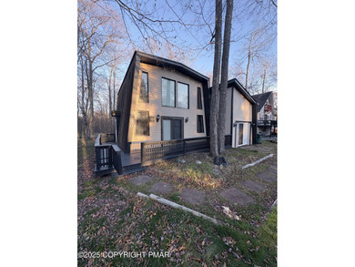 Lake Carobeth Home For Sale in Tobyhanna Pennsylvania