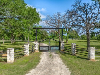 Within 1 hour of Dallas- World-class 408+/- acre hunting resort - photo 3