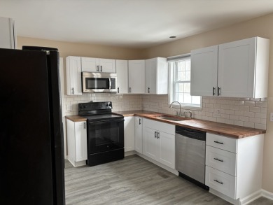 4 bedroom - 2.5 baths - Candlewood Lake-1 Acre-1 Hour to Columbus - photo 4