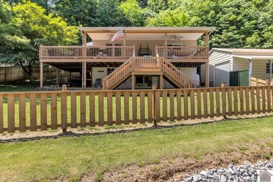 Turn-key Lake Malone getaway with lake views and fully furnished - photo 3