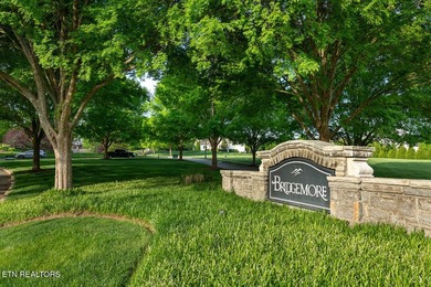 Welcome home to this luxury estate in the prestigious and - photo 2