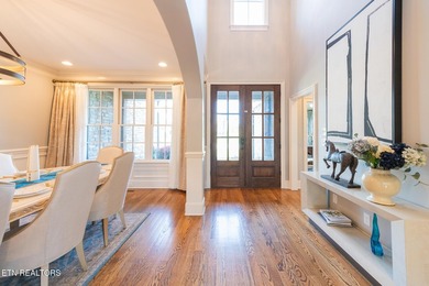 Welcome home to this luxury estate in the prestigious and - photo 5