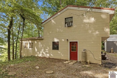 Tucked away on a quiet dead-end drive in the Crappie Hollow area - photo 4