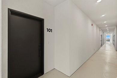 Coral Springs Condos. Best location in complex! New! Ground