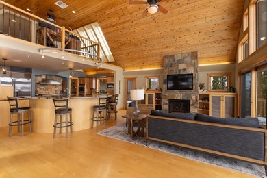 Experience luxury lake living at this incredible 4 bedroom, 4 - photo 8