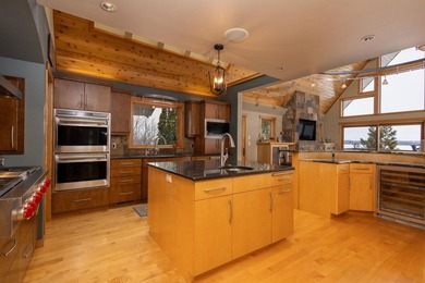 Experience luxury lake living at this incredible 4 bedroom, 4 - photo 10
