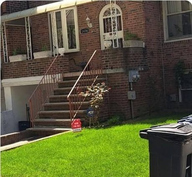 2 Family Ranch in Quiet Brooklyn Neighborhood Conveniently - photo 1