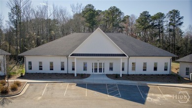 Discover a prime commercial opportunity in the heart of - photo 1