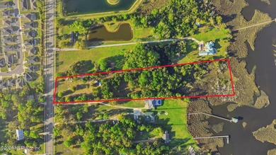 Charming Bungalow on 4.99 Acres on the Water Welcome to your - photo 4