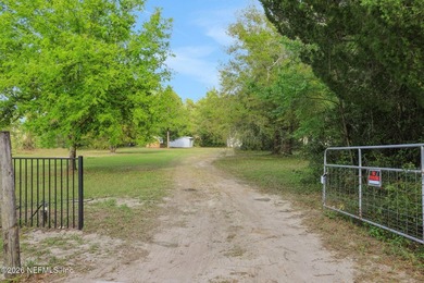 Charming Bungalow on 4.99 Acres on the Water Welcome to your - photo 6