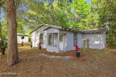 Charming Bungalow on 4.99 Acres on the Water Welcome to your - photo 10