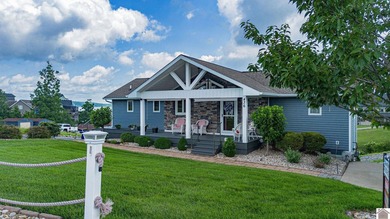 Everything you could ask for in a waterfront home! Newer covered - photo 3