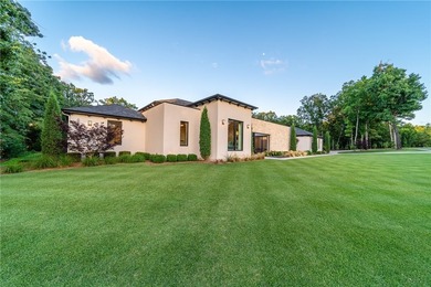 This one-level showstopper in the gated Clear Creek Golf Course - photo 4