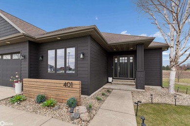 Gorgeous doesn't even begin to describe this 4 bedroom, 3-bath - photo 2