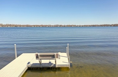Welcome to the epitome of lakeside living on the shores of - photo 12