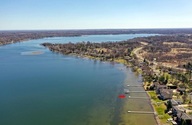 Welcome to the epitome of lakeside living on the shores of - photo 13