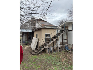 Property has 2 one bedroom, 1 bath apts. in the rear for rent - photo 14