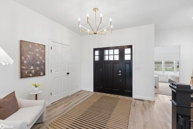 Gorgeous doesn't even begin to describe this 4 bedroom, 3-bath - photo 5
