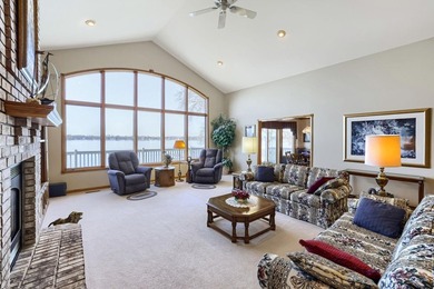 Welcome to the epitome of lakeside living on the shores of - photo 20