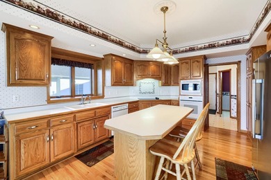 Welcome to the epitome of lakeside living on the shores of - photo 25